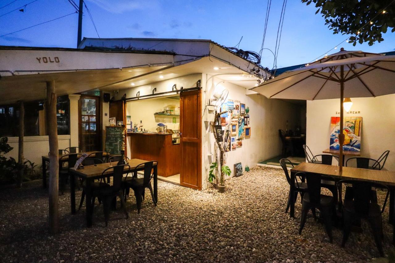 Ocean Breeze Hostel By Daily Sweet Moalboal Exterior foto